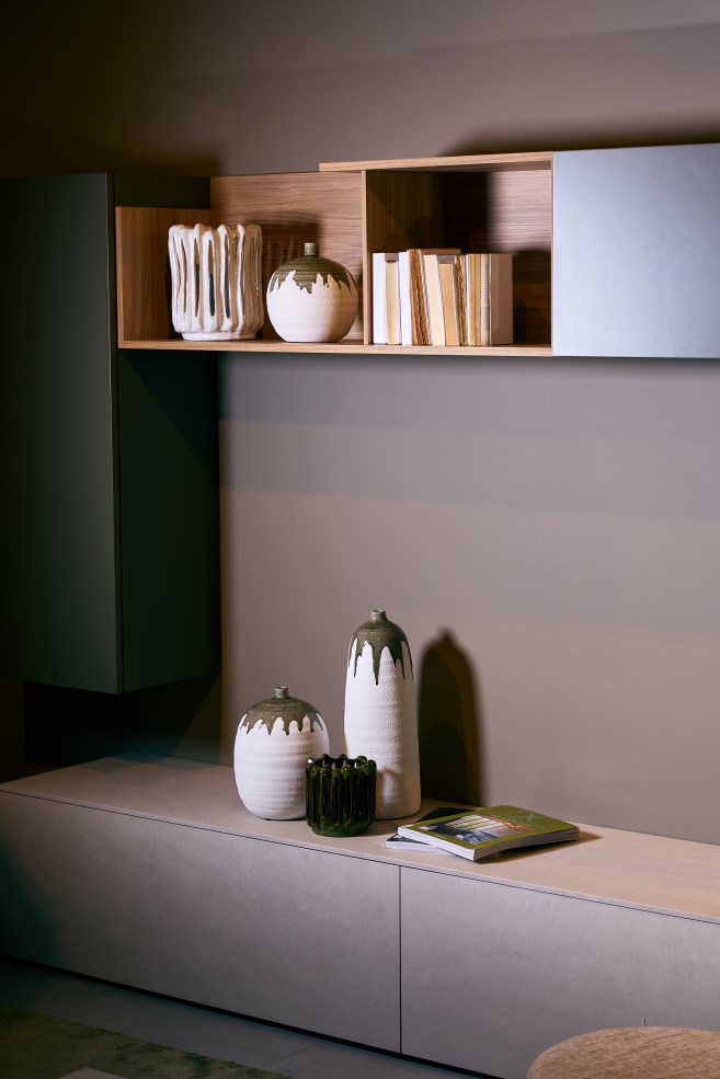 Allestimento Kit'em — dettaglio scultoreo in showroom di arredo